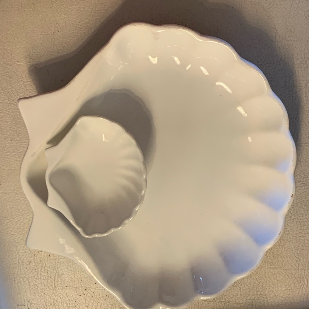 Elegant White Shell-Shaped Shrimp and Dip Servingware Great for all occasions